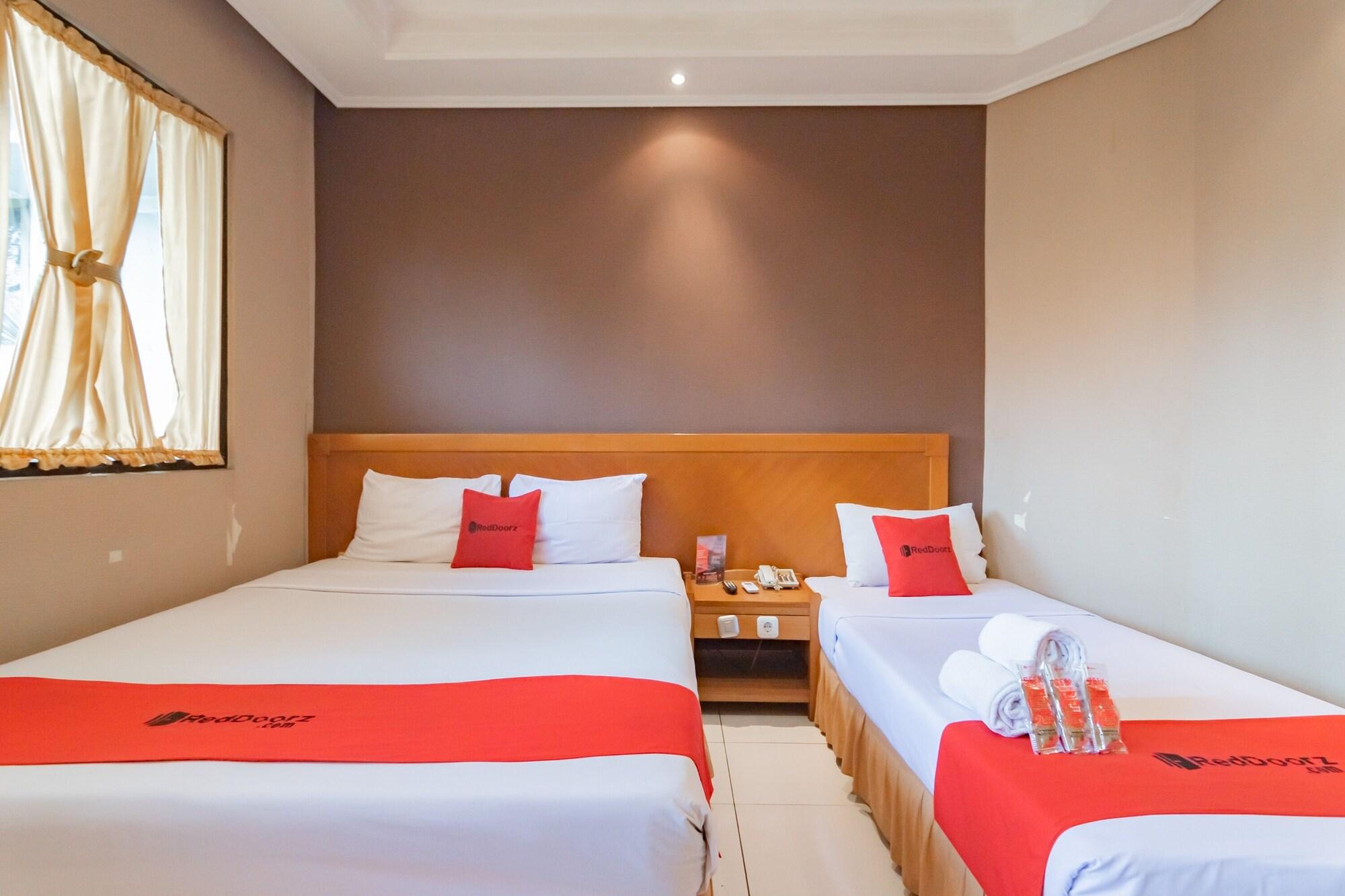 Hotel Reddoorz Plus @ Sukamulya Pasteur 2 Bandung Exterior foto