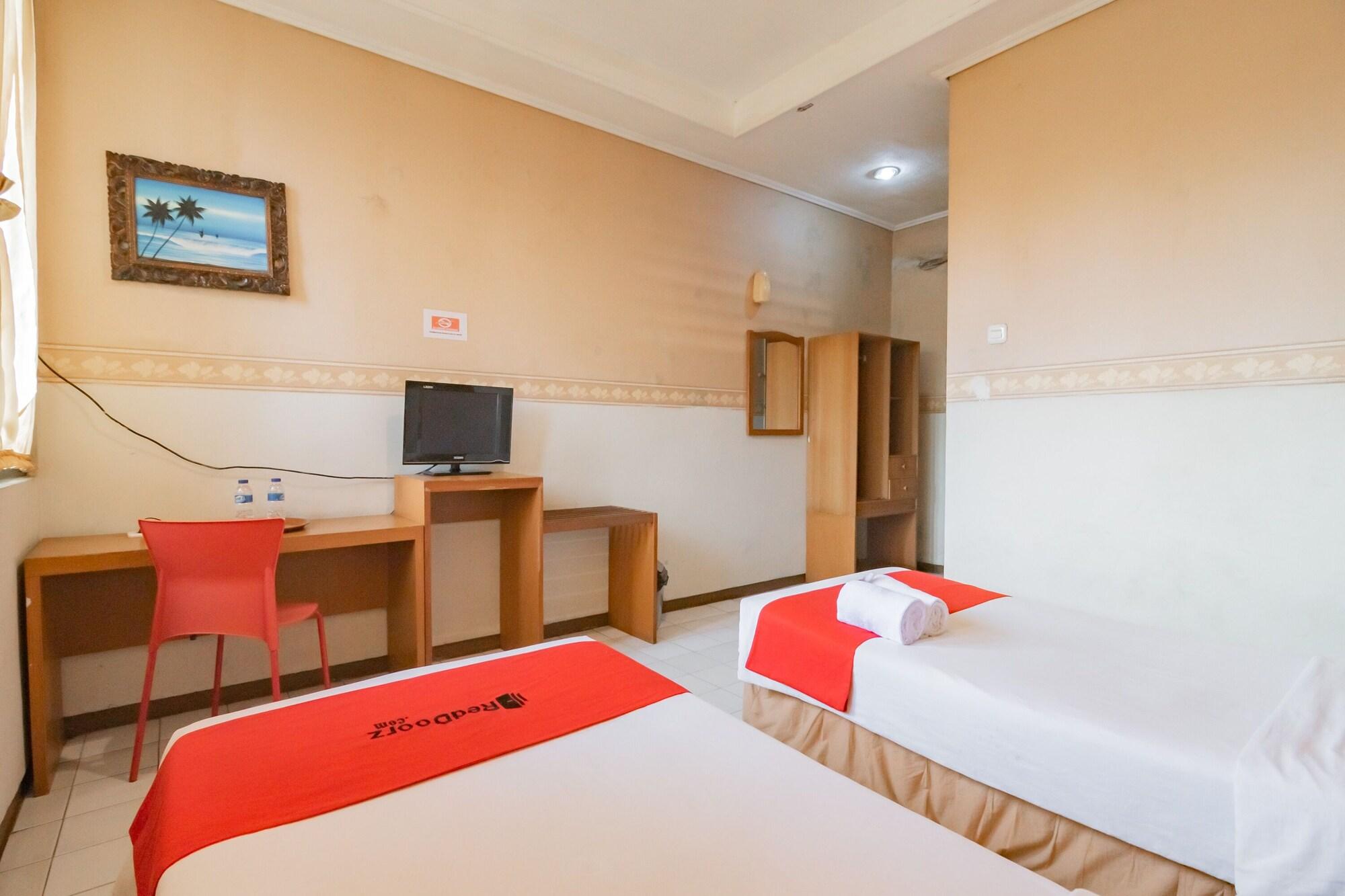 Hotel Reddoorz Plus @ Sukamulya Pasteur 2 Bandung Exterior foto